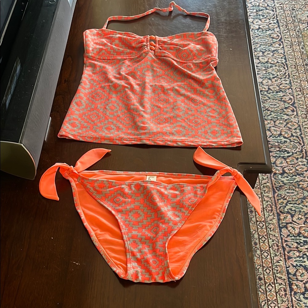 Coral Arizona Jean Co. Tankini Swimsuit with Gray Accents. Size M.